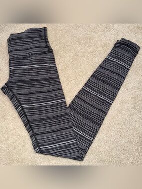 Lululemon Striped Black & Gray Leggings Long ankle workout yoga Pants size 4